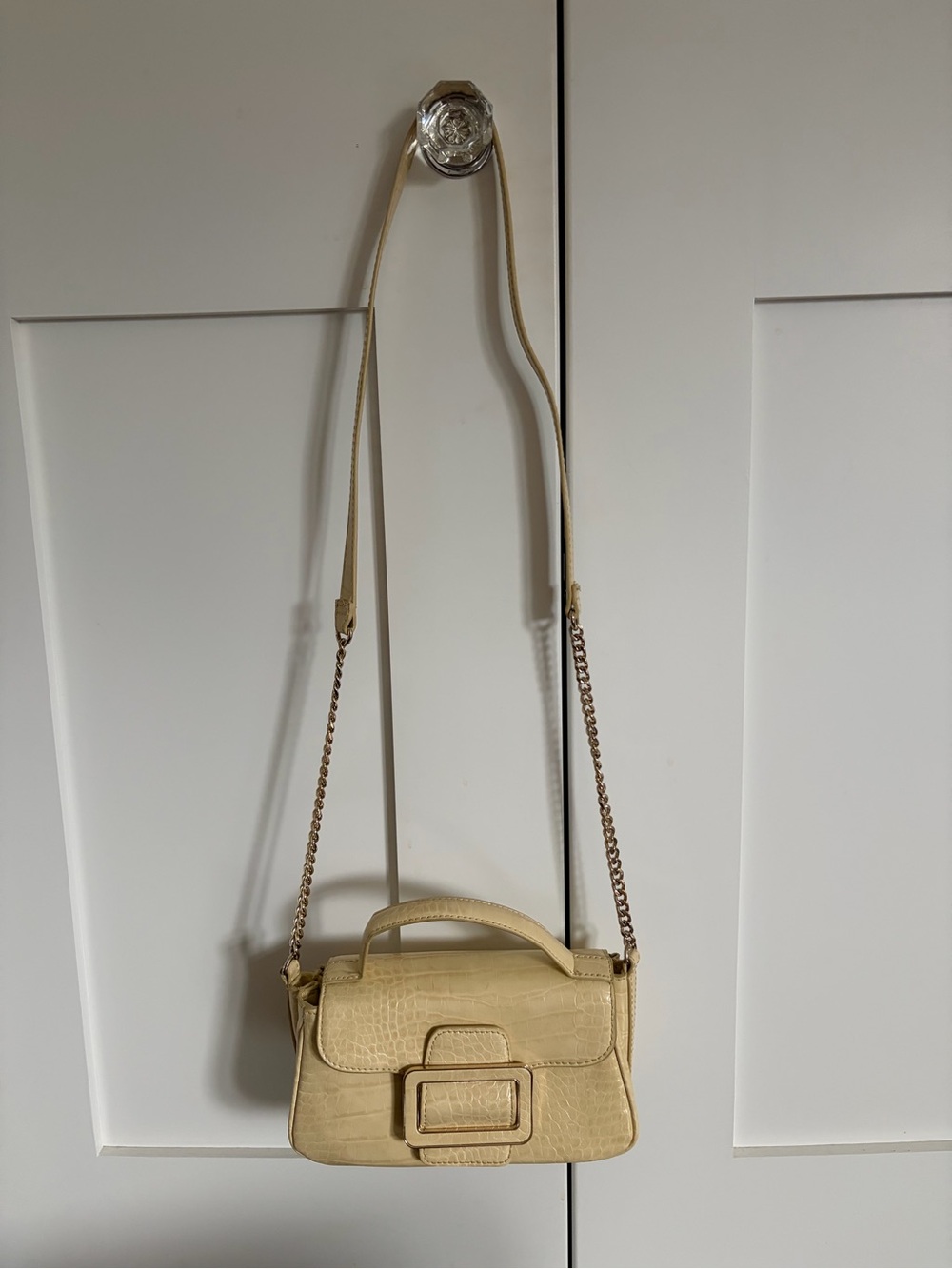 Zara Cream Croc-Embossed Crossbody Bag with Gold Chain Strap